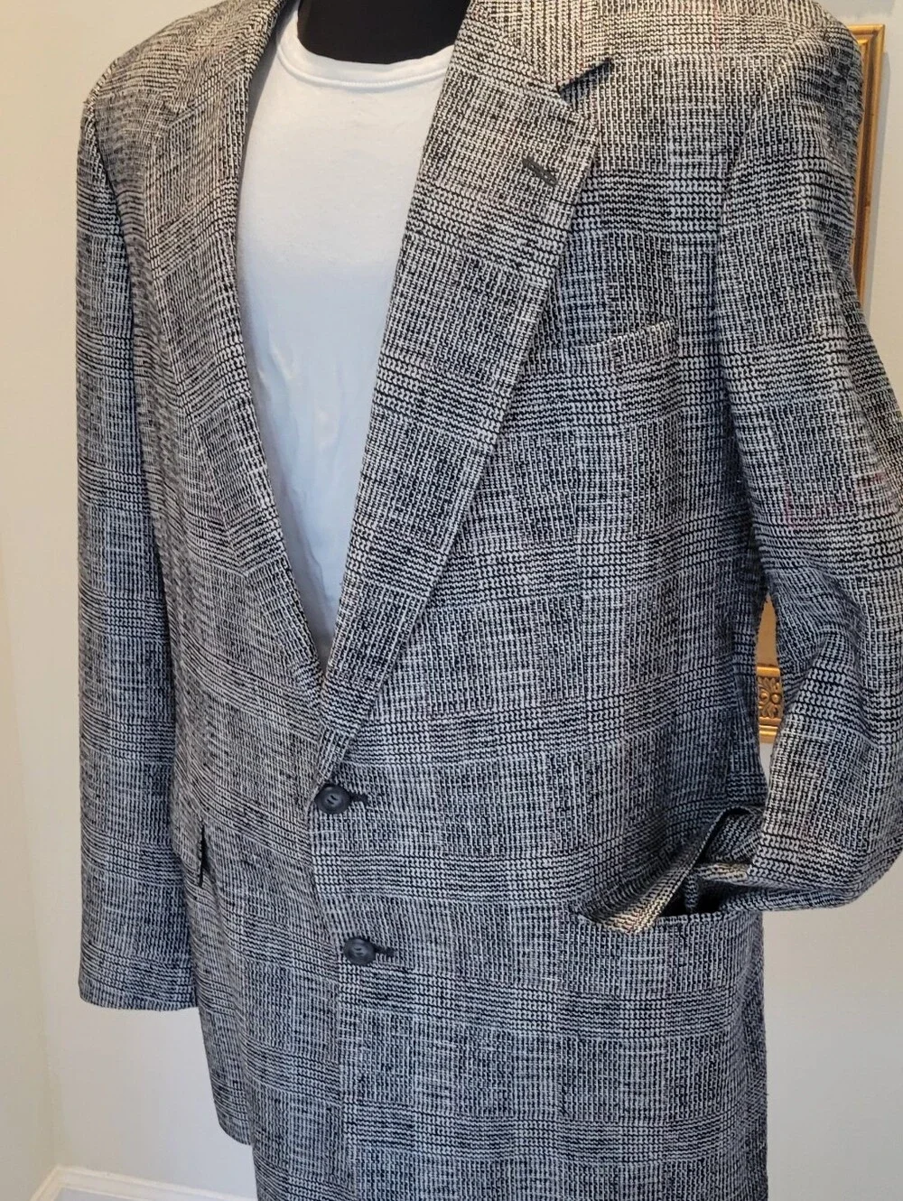 Stafford Executive Blazer 44L Gray-White-Some Pale Red Woven Silk.32 1/2